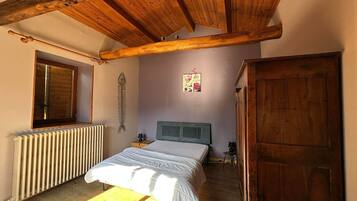 3 bedrooms, bed sheets