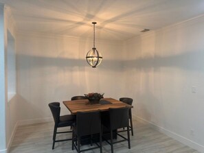 Dining - Luxury 3BR/3BA Home Near The Woodlands (The Woodlands)