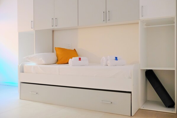 3 bedrooms, iron/ironing board, Internet