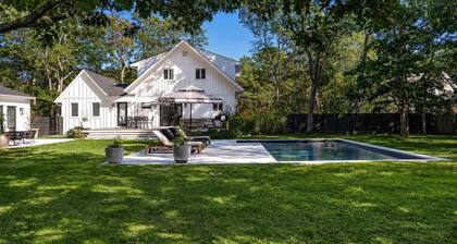 Modern Quogue Escape with Pool & Pool House, Luxurious Indoor-Outdoor...