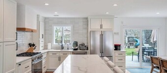 Modern Quogue Escape with Pool & Pool House, Luxurious Indoor-Outdoor...