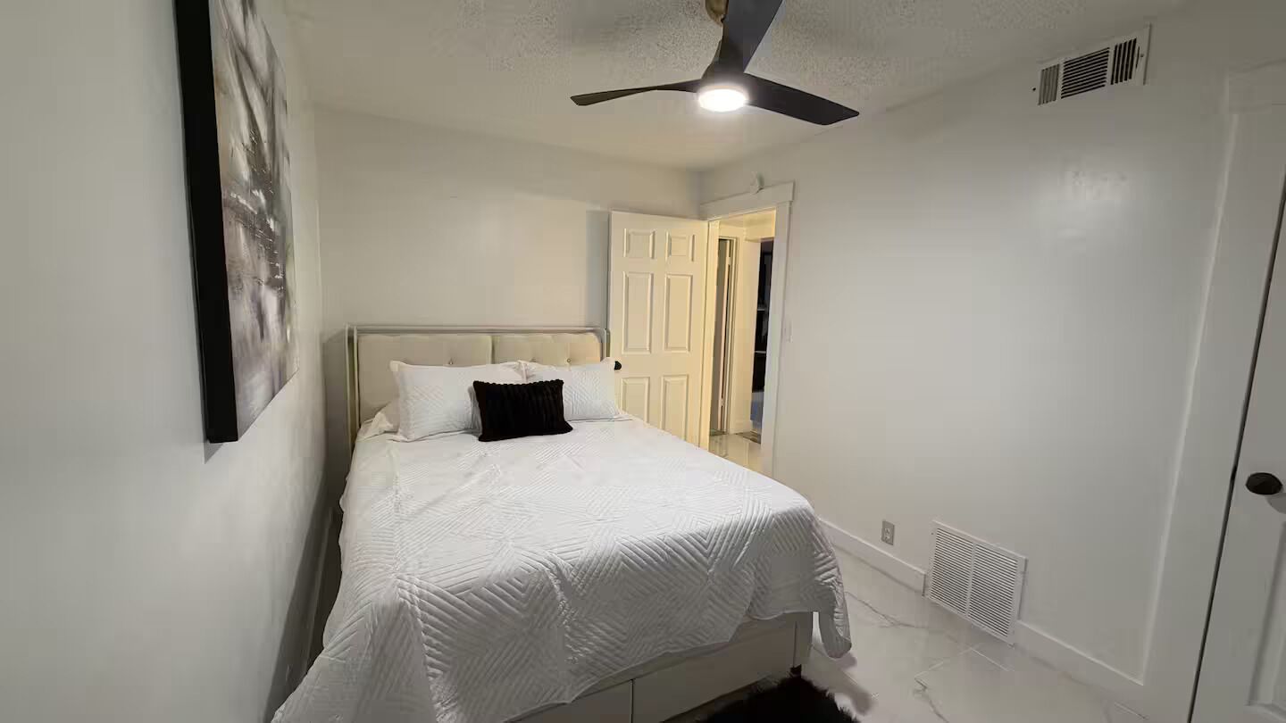 2 bedrooms, iron/ironing board, Internet, bed sheets