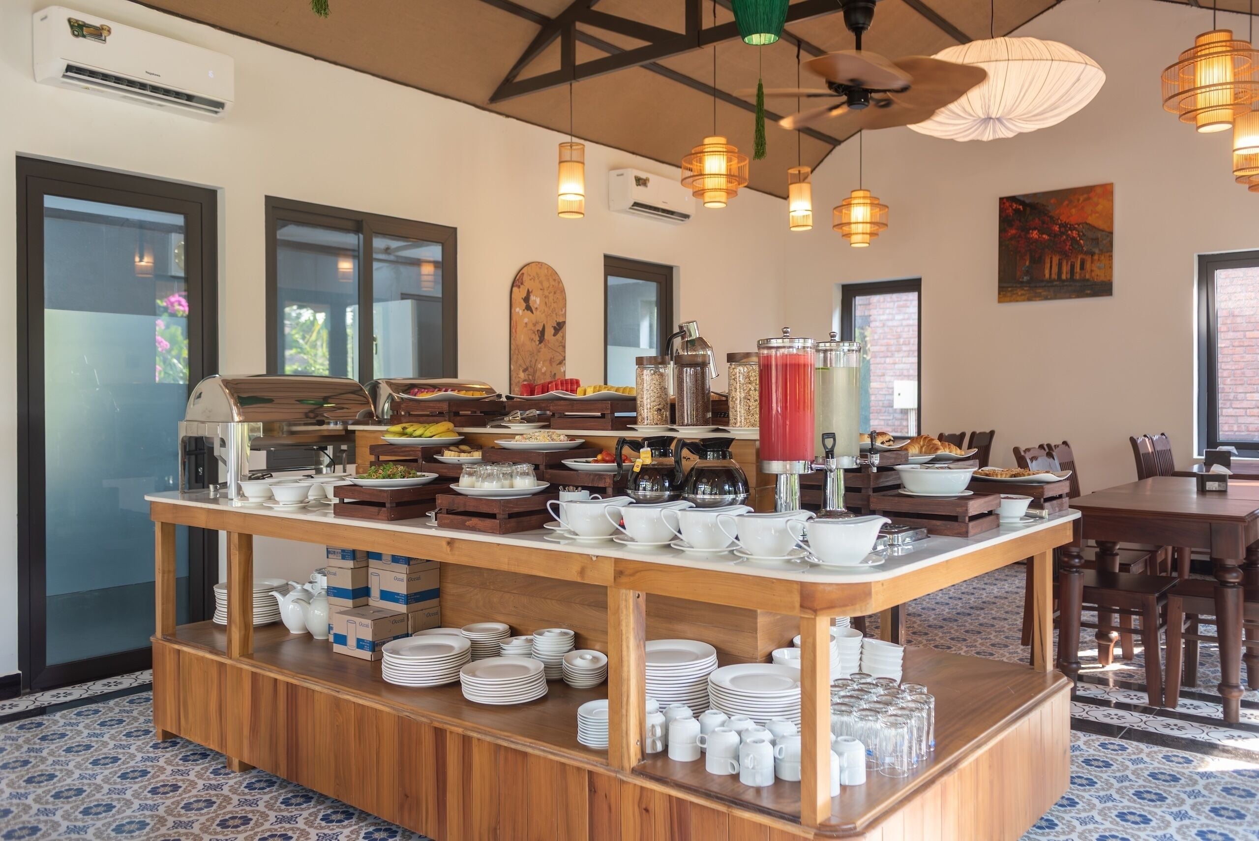 Free daily buffet breakfast