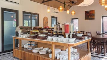 Free daily buffet breakfast