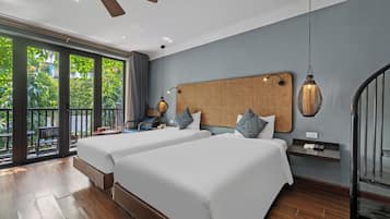Kahden hengen deluxe-huone (kaksi sänkyä) | Ylelliset vuodevaatteet, memory foam -patjalliset sängyt