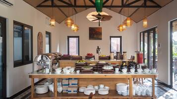 Free daily buffet breakfast
