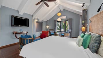 Chambre Luxe, 1 trÚs grand lit, vue mer, en bord de plage | Coin séjour | Télévision LCD de 55 pouces avec chaßnes par cùble, cheminée