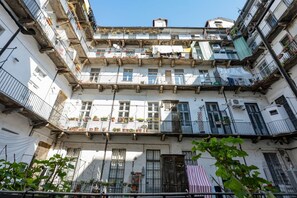 Exterior - Studio with Balcony in Quadrilatero + AC & WiFi (Torino)