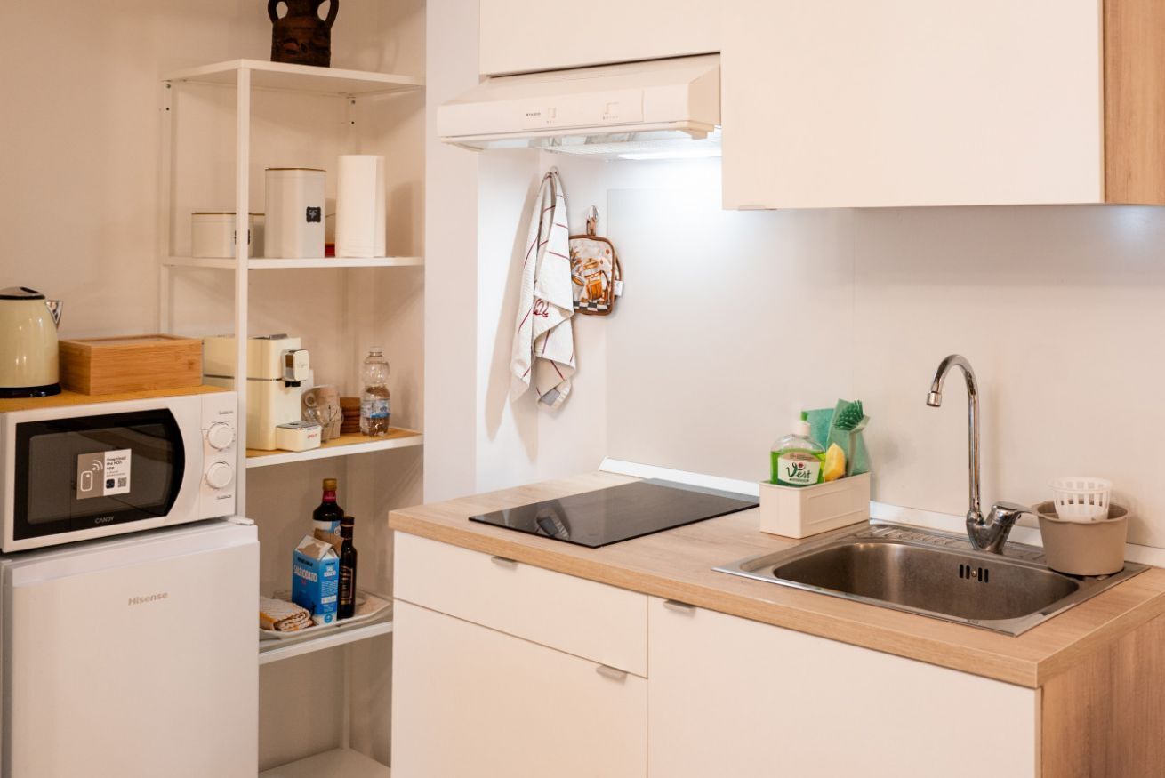 Fridge, microwave, stovetop, coffee/tea maker