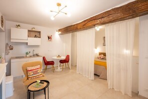 Interior - Studio with Balcony in Quadrilatero + AC & WiFi (Torino)