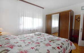 Apartment, 2 Bedrooms, Smoking, Patio - Precious Accommodation for Four Guests in Umag (Umag)