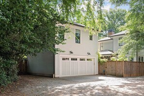 Exterior - Pop Dynasty (Atlanta)