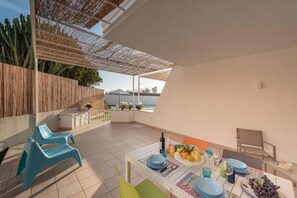 Comfort House, Pool View | Outdoor dining
