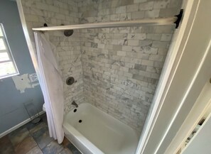 Hair dryer, towels, soap, toilet paper - Hilltop Haven.  Private 3-bedroom house in vibrant Los Angeles (Los Angeles)