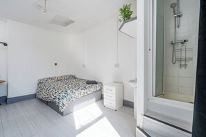 Double Room | Bathroom - Room 1 - The Archers (Southampton)