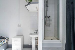 Double Room | Bathroom - Room 1 - The Archers (Southampton)