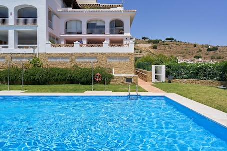 Piscina. Appartamento 'Siete Colores Rincón De La Victoria' con Vista Mare, Piscina e Terrazza Privata