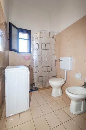 Appartement, patio | Badkamer