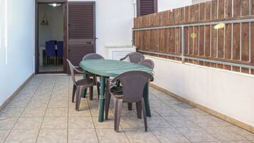 Apartment, Patio | Outdoor dining