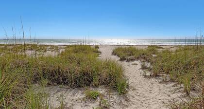 STUNNING! 1 Bedroom Panoramic Ocean View! Beach Cottage Feel, Steps to Shore!