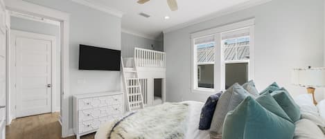 5 bedrooms, iron/ironing board, free WiFi, bed sheets