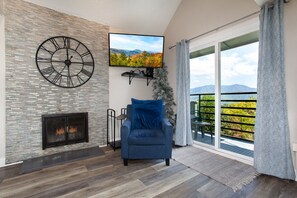 TV, fireplace, video games - Skyfield Suites | Hot tub & Pool Access (Gatlinburg)