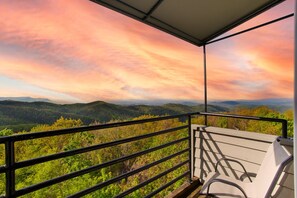 Property grounds - HighView Suites | Hot tub & Pool access! (Gatlinburg)