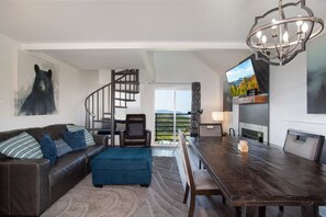 TV, fireplace, video games - HighView Suites | Hot tub & Pool access! (Gatlinburg)