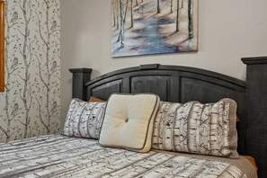 2 bedrooms, iron/ironing board, WiFi, bed sheets - Hillside Happiness: GameRoom, Grill, Firepit, MORE (Sevierville)