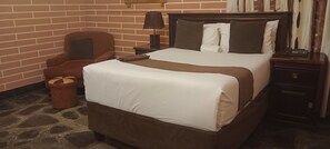 Family Room | Bathroom - The Big Five Lodge  (Gaborone)