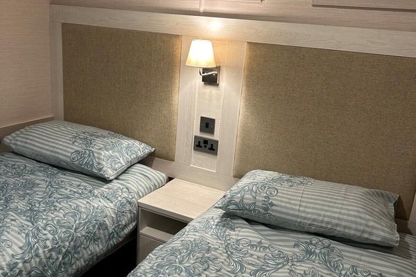 3 bedrooms, iron/ironing board, WiFi (free), bed sheets