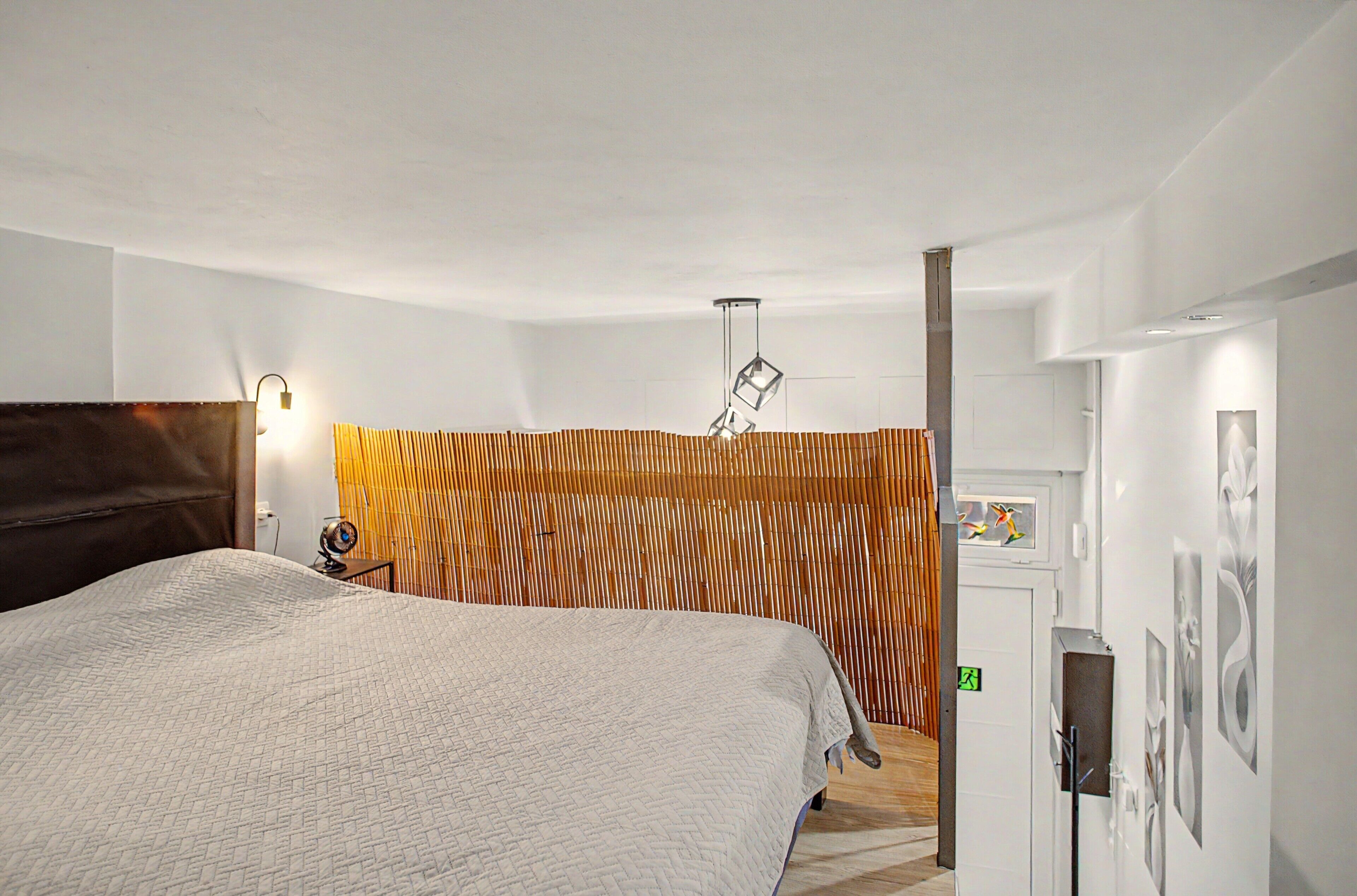 1 habitación, tabla de planchar con plancha, wifi y ropa de cama 