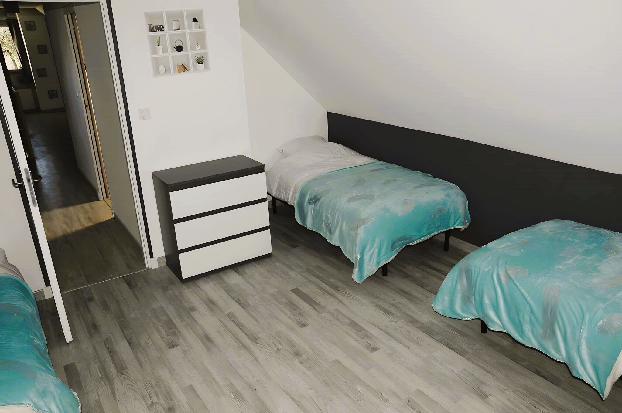 3 chambres, fer et planche à repasser, Wi-Fi, literie fournie