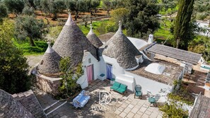 Exterior - Trullo Grande by Damastay (Puglia)