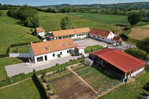 Exterior - Holiday Home 'Gîte De 12 À 14 Personnes - Les' with Private Terrace, Private Garden and Wi-Fi (Henneveux)