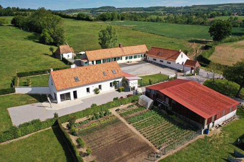 Holiday Home 'Gîte De 12 À 14 Personnes - Les' with Private Terrace, Private Garden and Wi-Fi