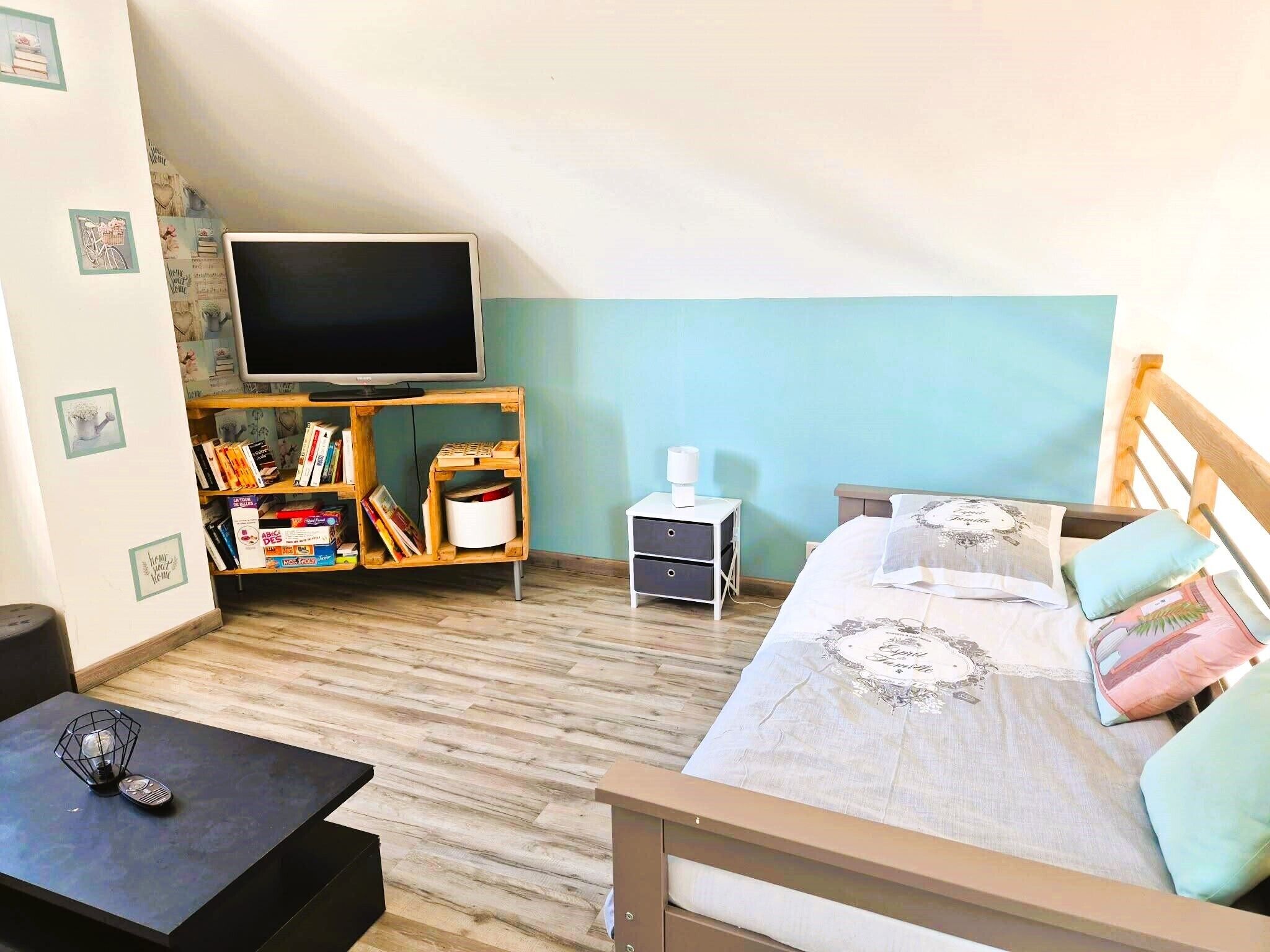 3 chambres, fer et planche à repasser, Wi-Fi, draps fournis