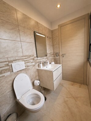 Dusche, Handtücher, Seife, Toilettenpapier