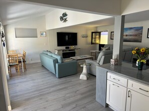 Smart-TV, Kamin, DVD-Player