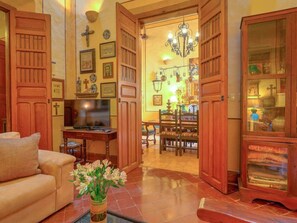 TV - Casa Vida Gitana: Vibrant & Cozy Mexican Oasis (Mérida)