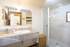 Shower, hair dryer, towels - Ca sa padrina. tradition and charm in mallorca (Artà)
