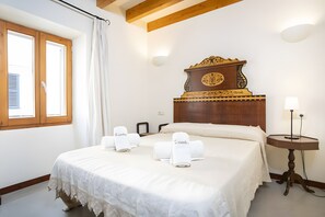 4 bedrooms, iron/ironing board, WiFi, bed sheets - Ca sa padrina. tradition and charm in mallorca (Artà)