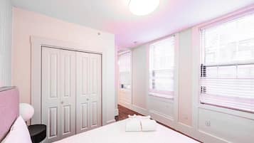 Iron/ironing board, free WiFi, bed sheets