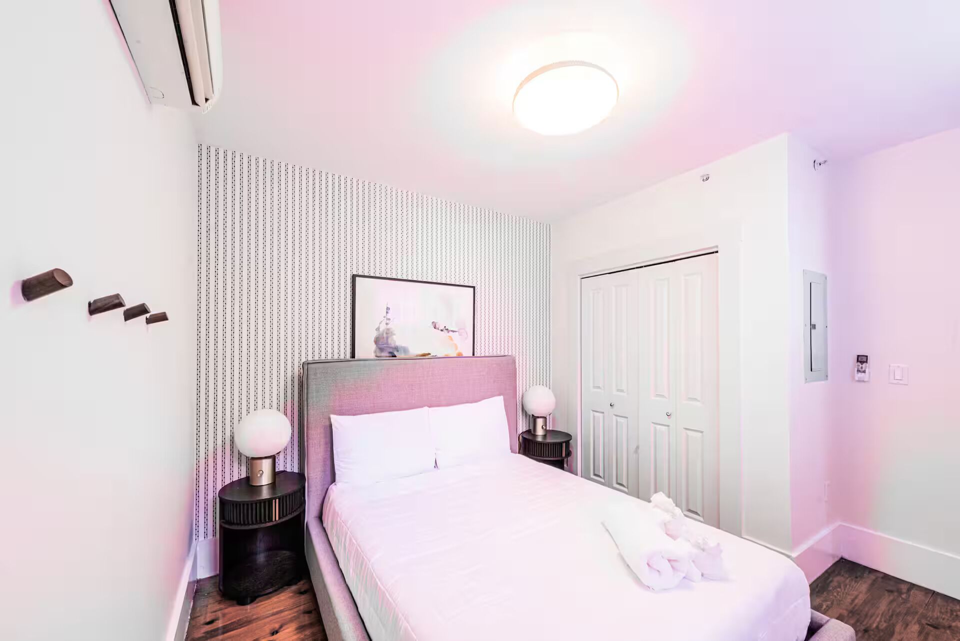 Iron/ironing board, free WiFi, bed sheets