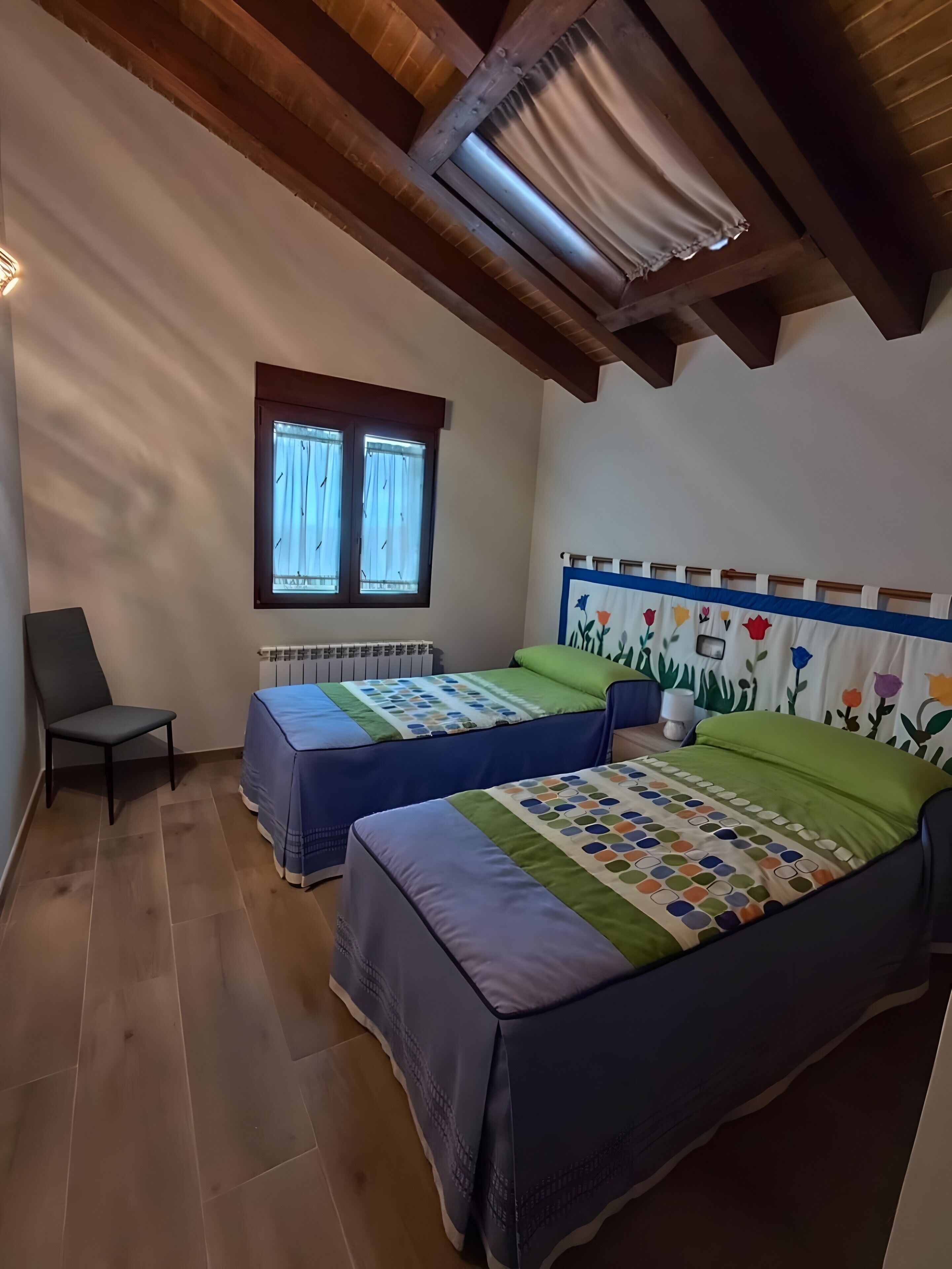 4 bedrooms, iron/ironing board, bed sheets