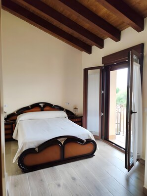 4 chambres, fer et planche Ă repasser, draps fournis