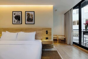 1 bedroom, desk, iron/ironing board, WiFi - w* | Deluxe Loft w/ Balcony in Parque Mexico (Ciudad de México)