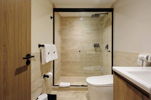 Shower, hair dryer, towels, shampoo - w* | Designer Loft w/Balcony in Parque Mexico (Ciudad de México)