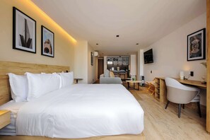1 bedroom, desk, iron/ironing board, WiFi - w* | Designer Loft w/Balcony in Parque Mexico (Ciudad de México)