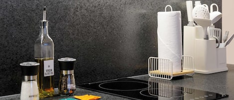 Four à micro-ondes, surface de cuisson, cafetiÚre-théiÚre